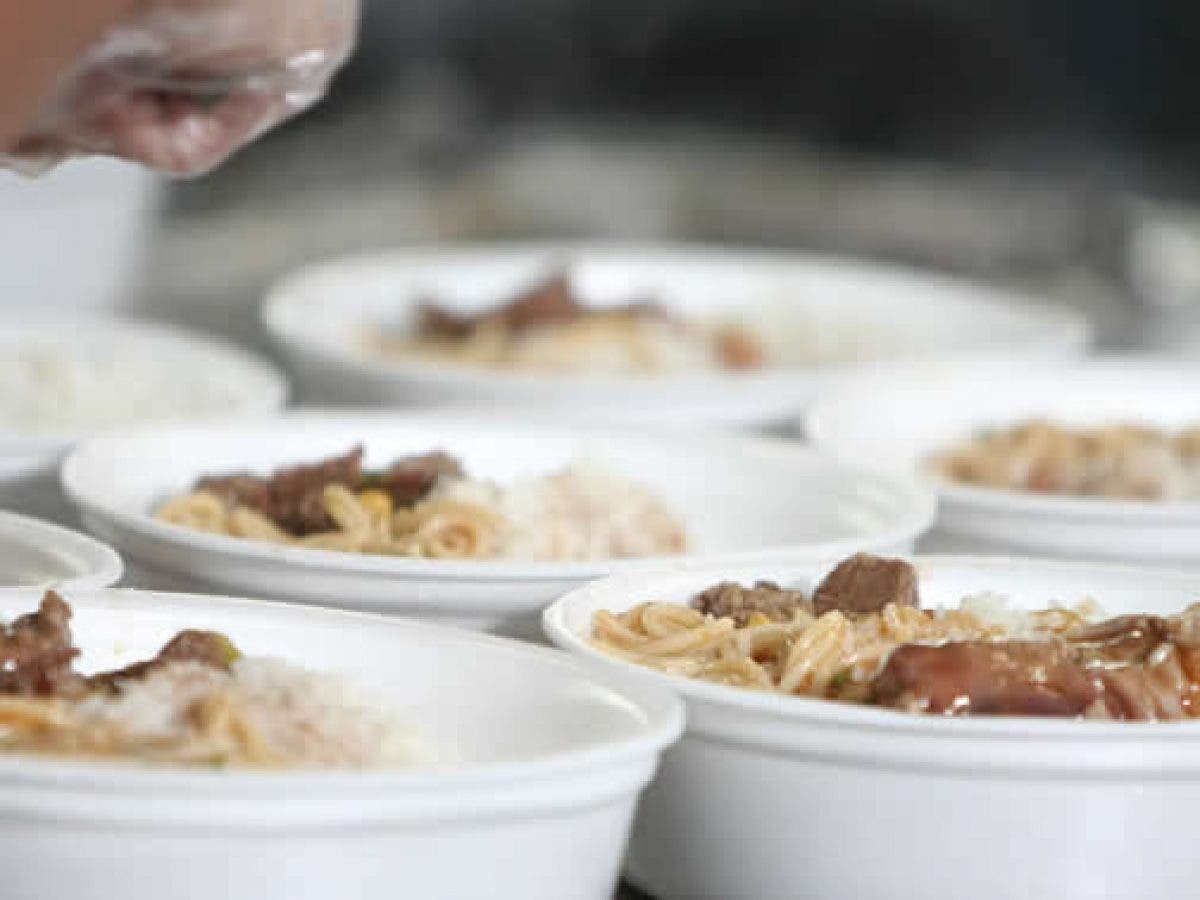 Quer montar seu próprio negócio? Então compre embalagem de marmitex e mão à obra