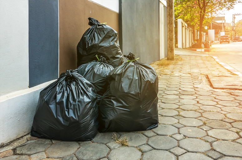 Sacos de lixo coloridos ajudam na coleta seletiva